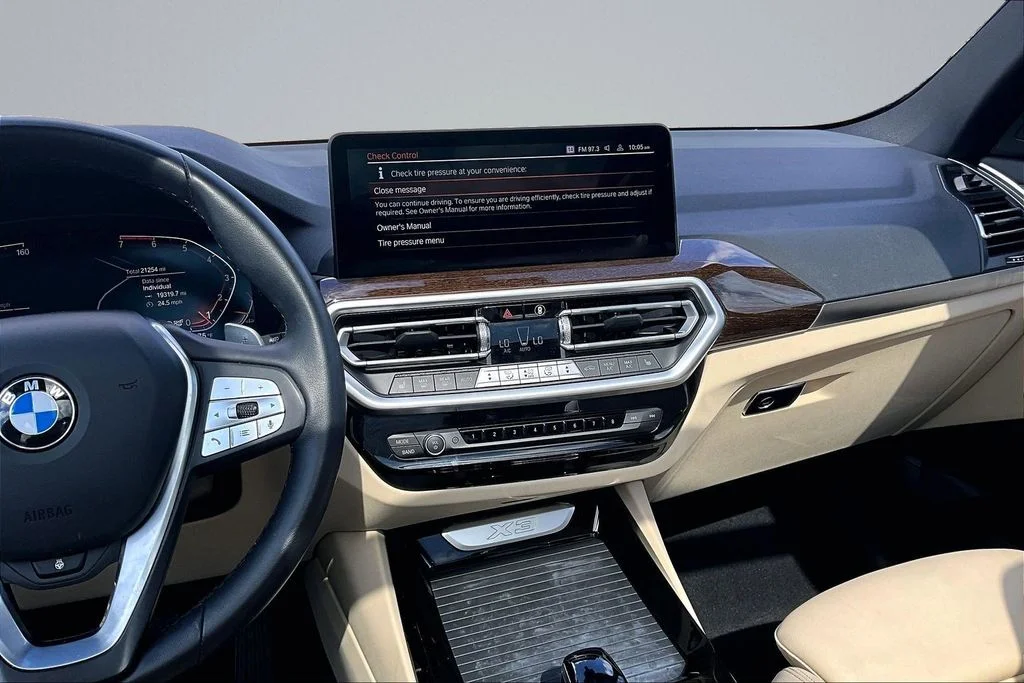 Used 2022 White BMW sDrive30i image 6