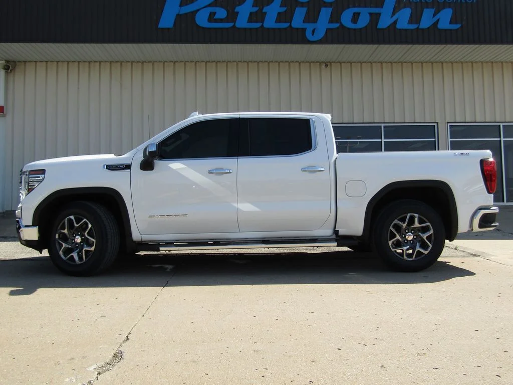 Used 2024 White GMC SLT image 11