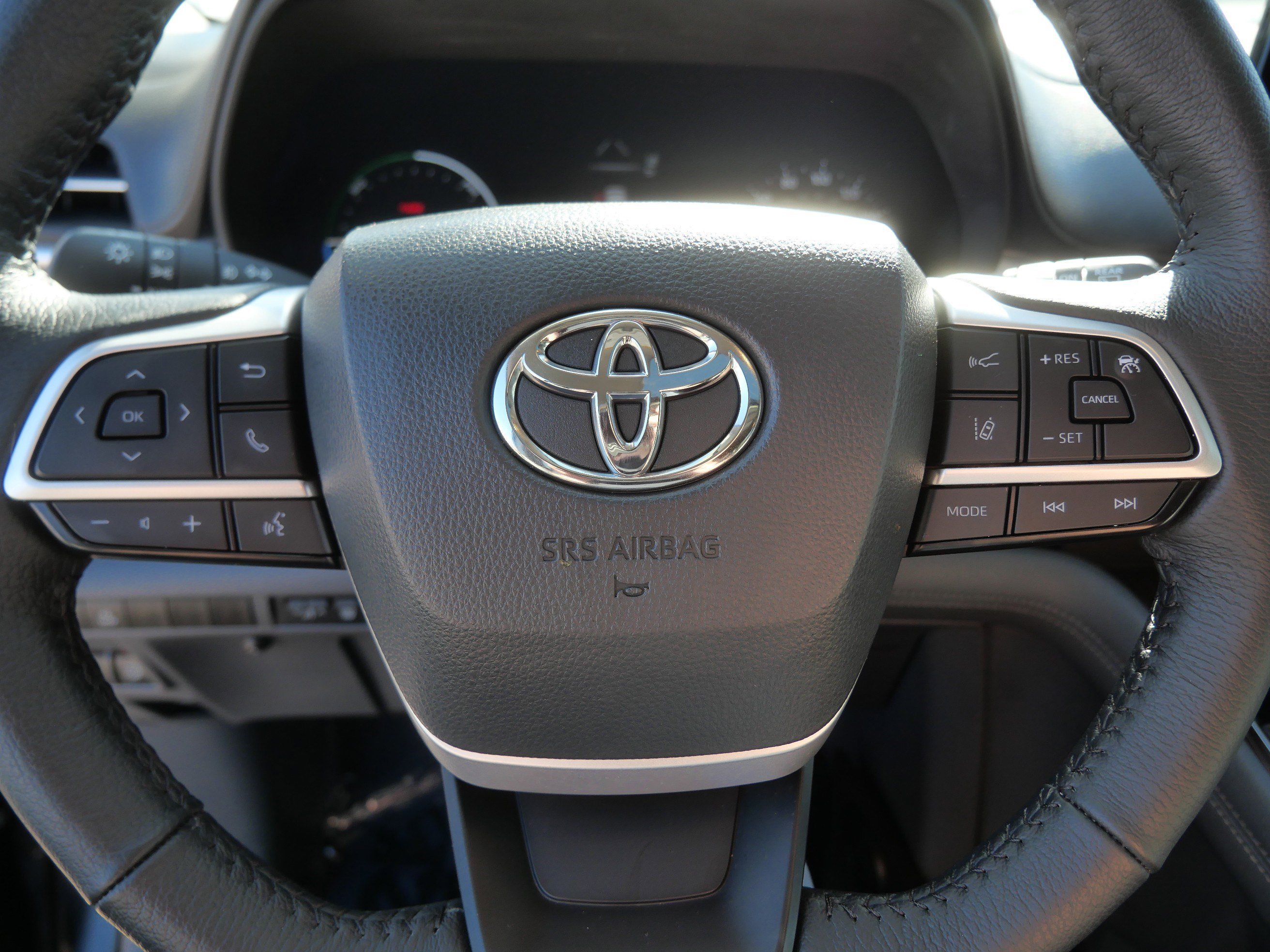 Used 2024 Midnight Black Metallic Toyota XLE image 25