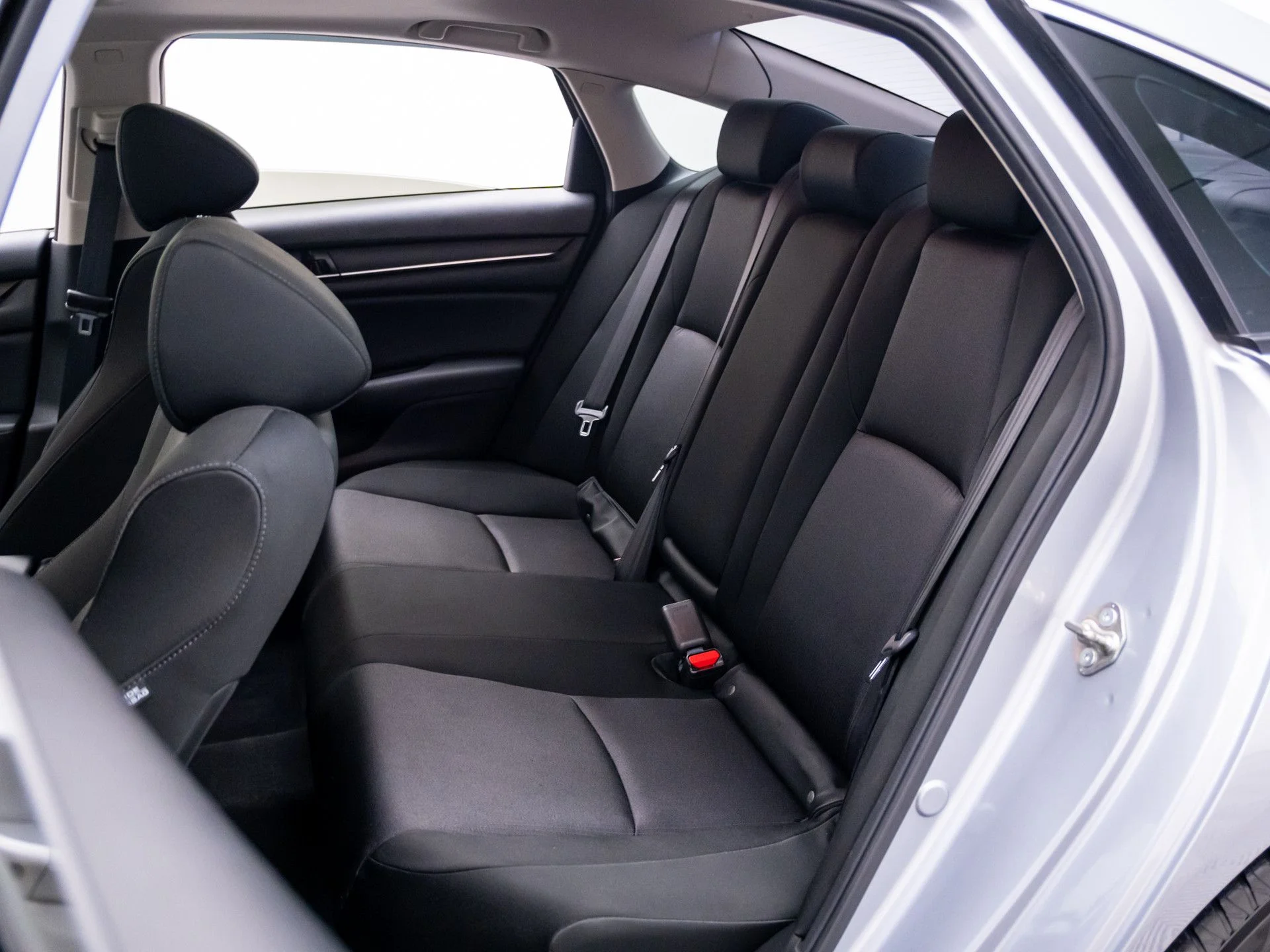 Used 2018  Honda EX image 16