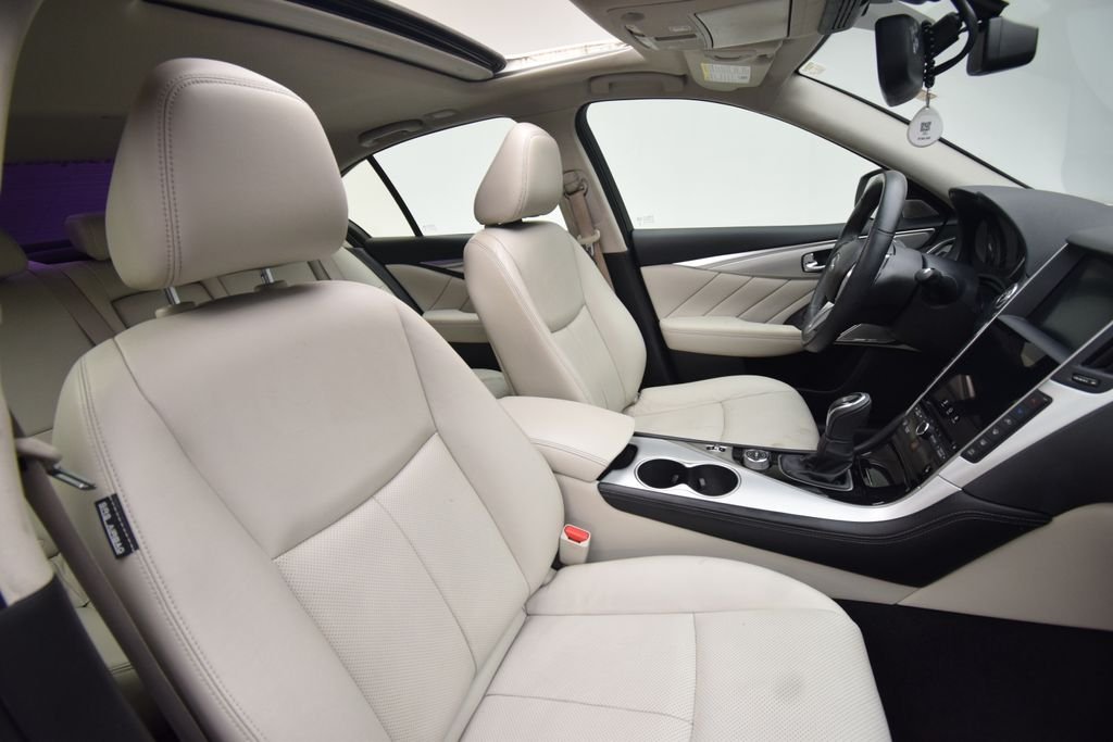 Used 2021 Majestic White INFINITI 3.0t LUXE image 14