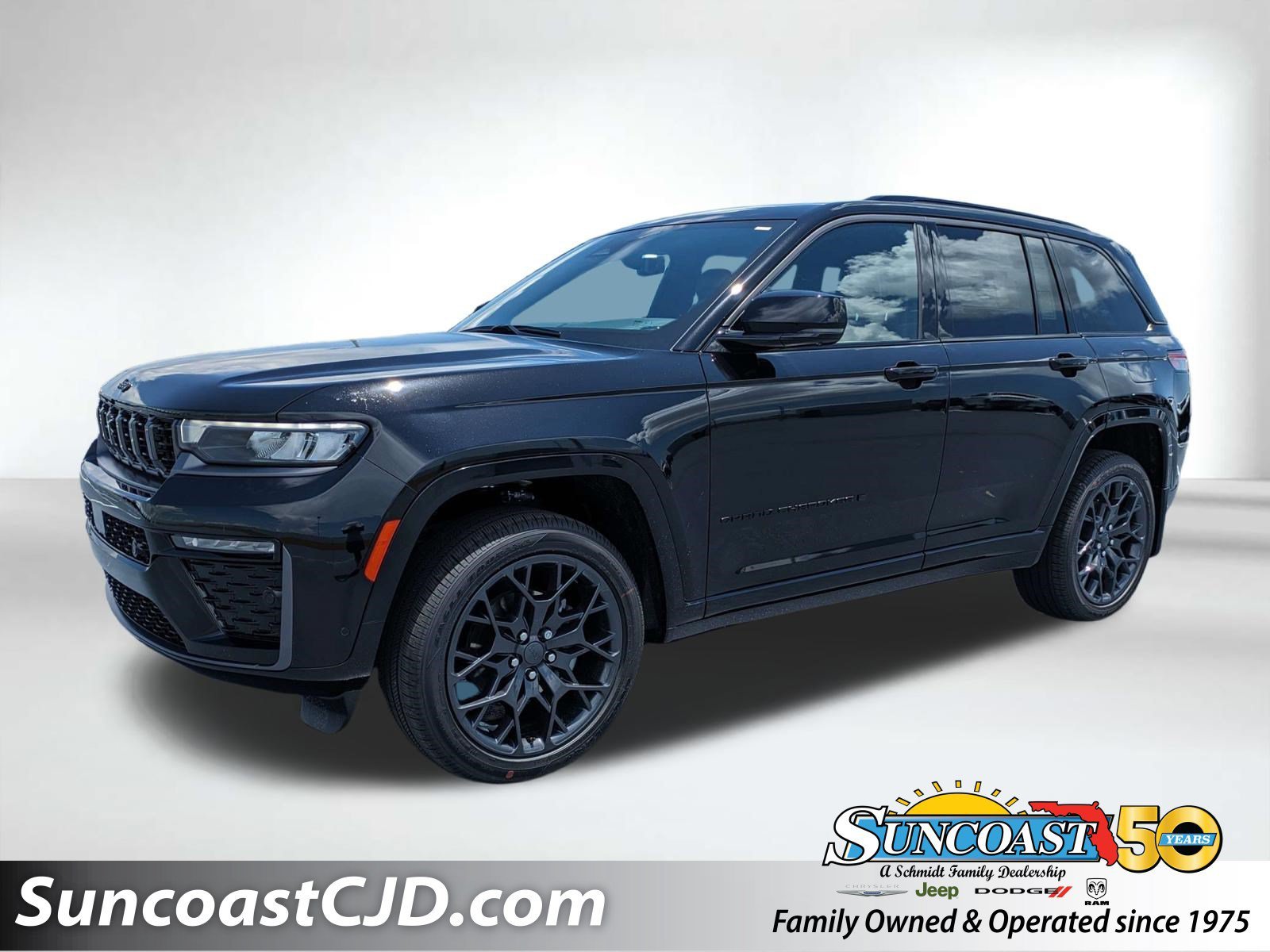 New 2026 Diamond Black Crystal Pearl-Coat Exterior Paint Jeep Summit image 1