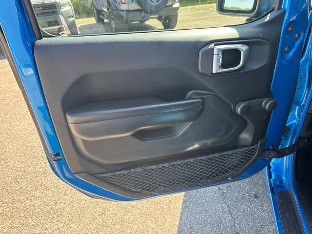 Used 2020 Blue Jeep Sport image 24
