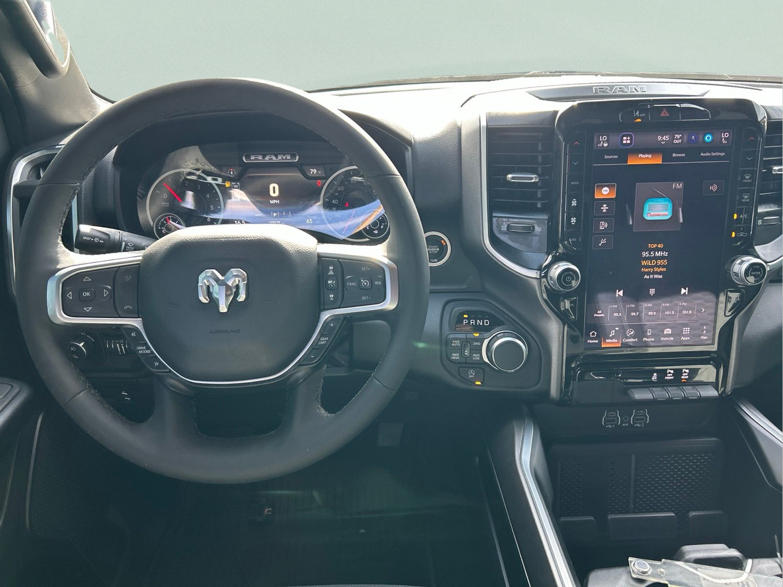 Used 2025 White Ram Big Horn/Lone Star image 23