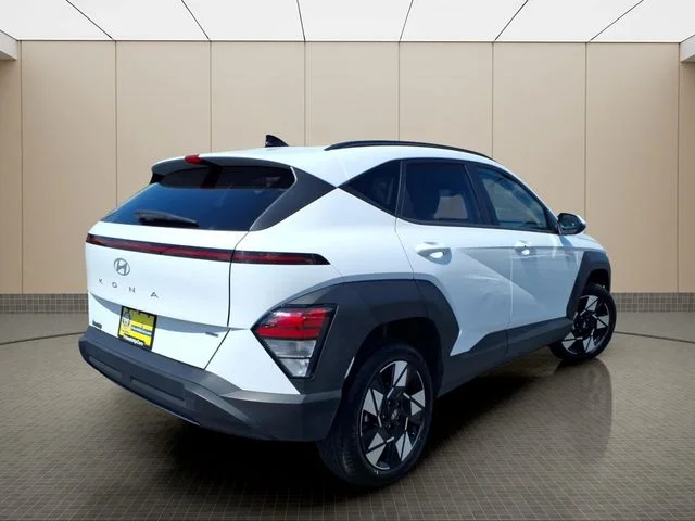 Used 2025 White Hyundai SEL image 8