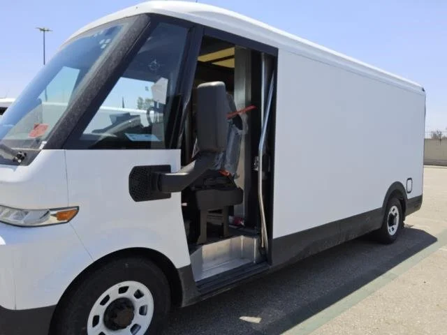 Used 2023 Oyster White BrightDrop EJY image 8