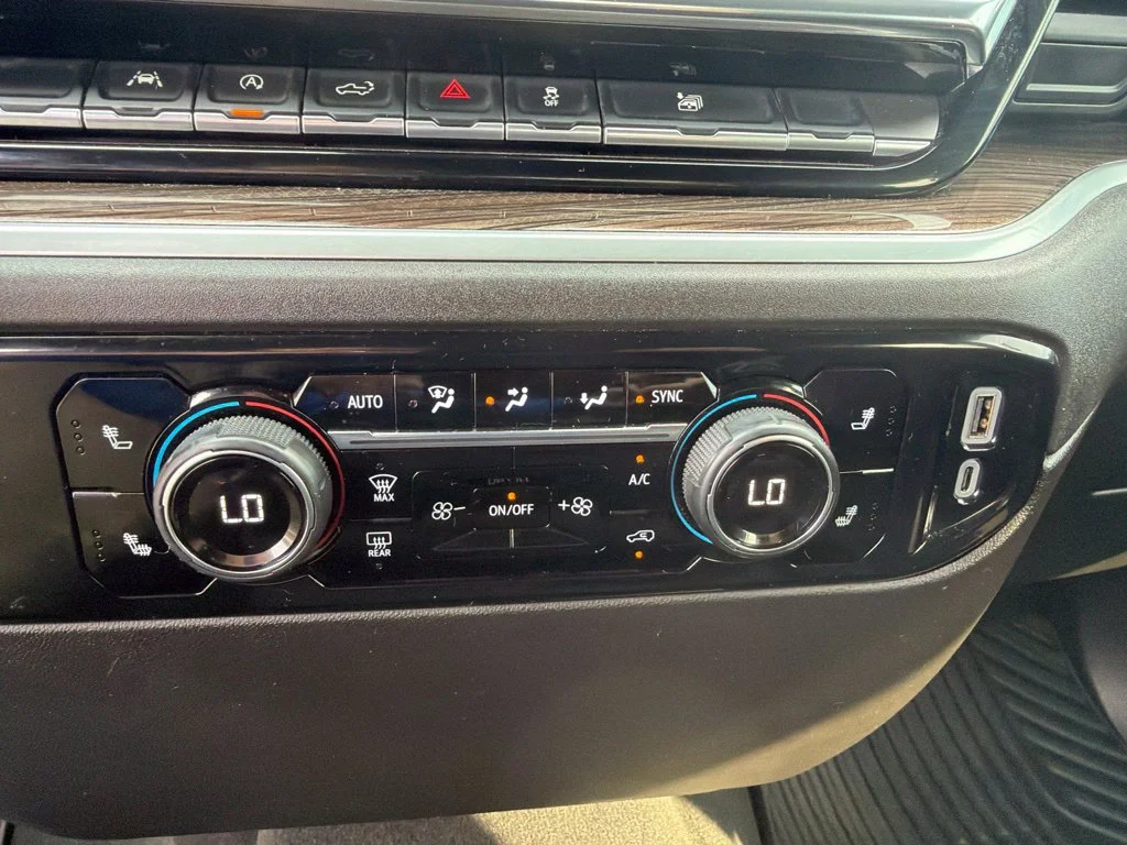 Used 2024 Summit White Chevrolet LT image 25