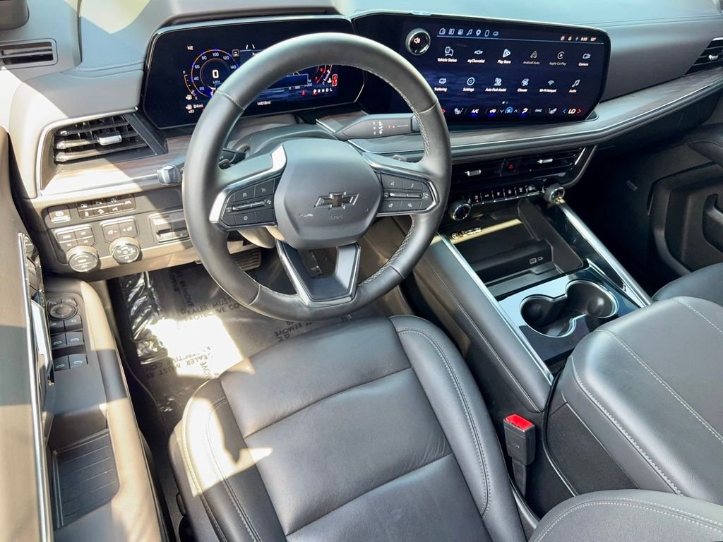 Used 2025 Gray Chevrolet Z71 image 25