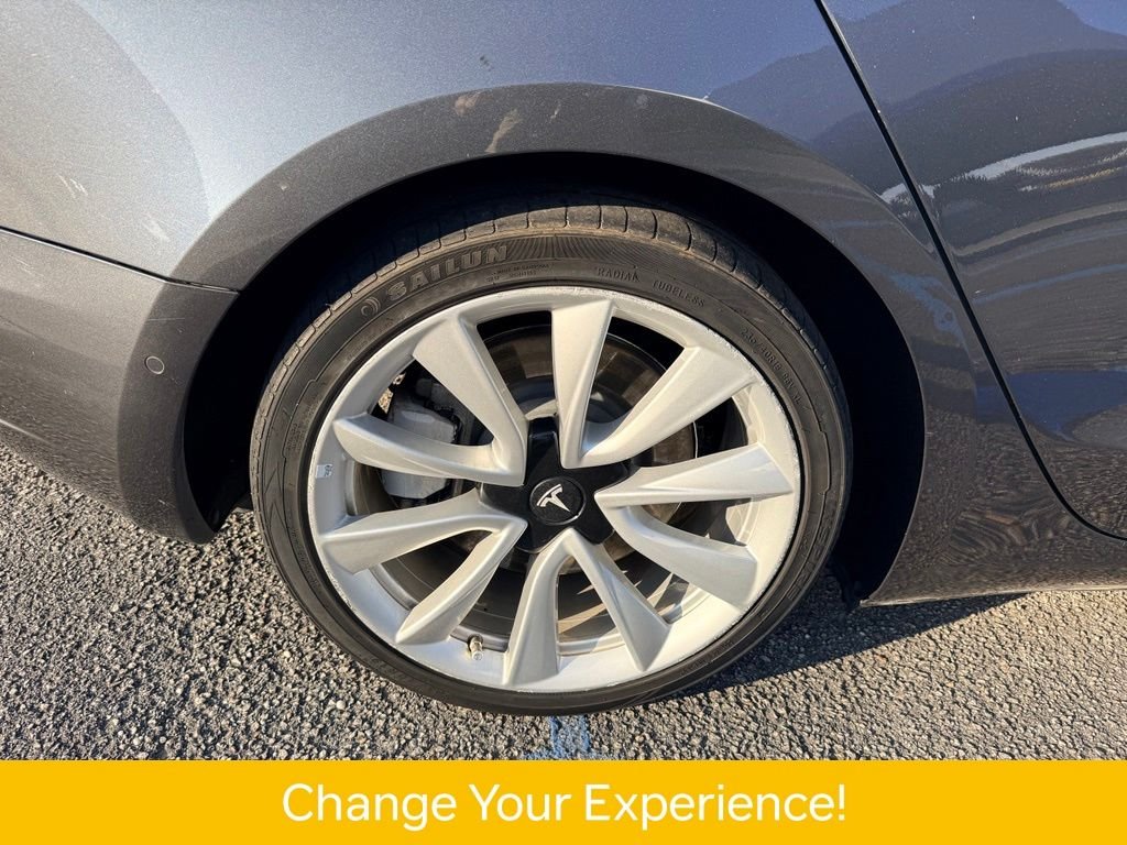 Used 2018  Tesla Long Range image 28