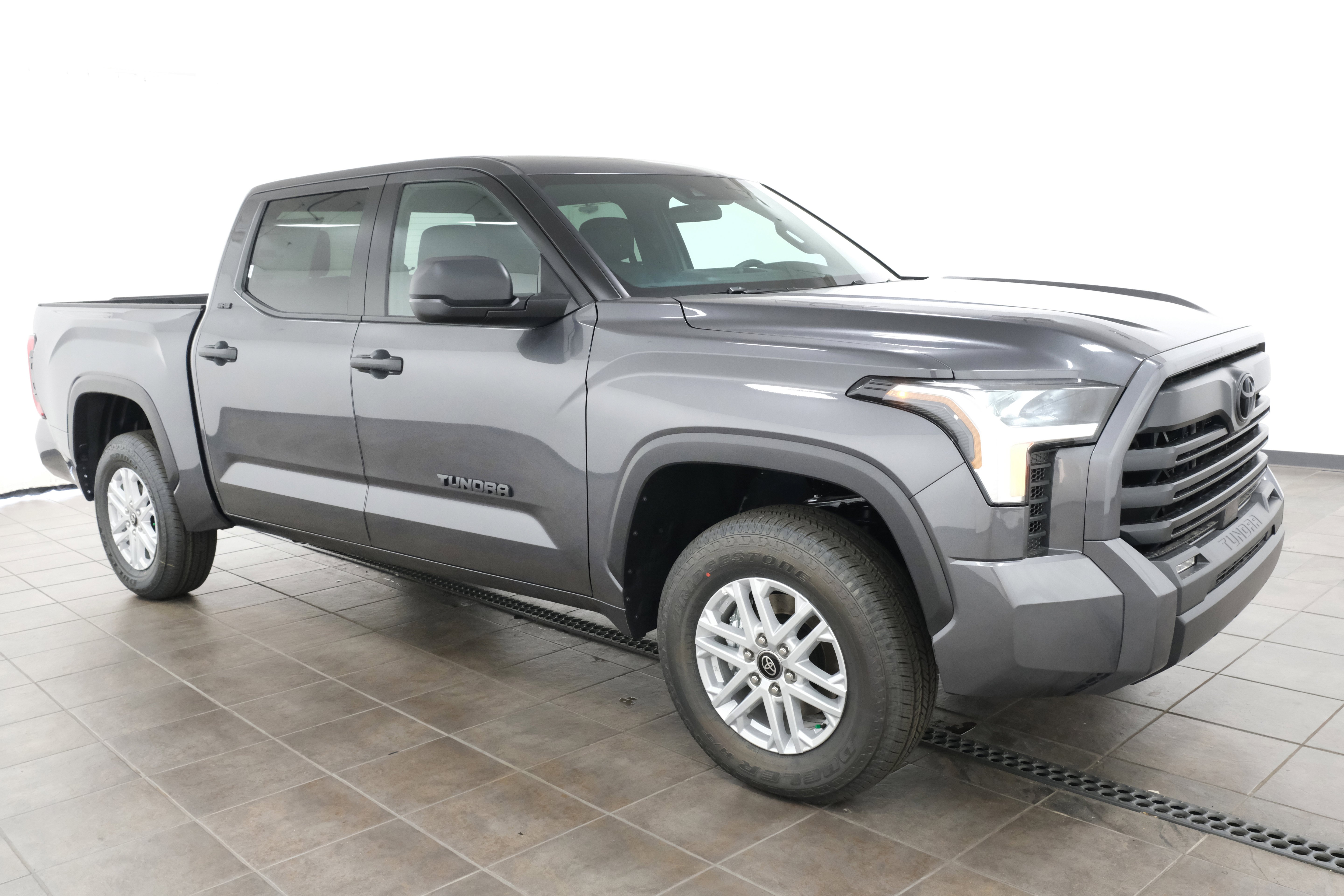 2026 Toyota Tundra SR5 - Photo 8
