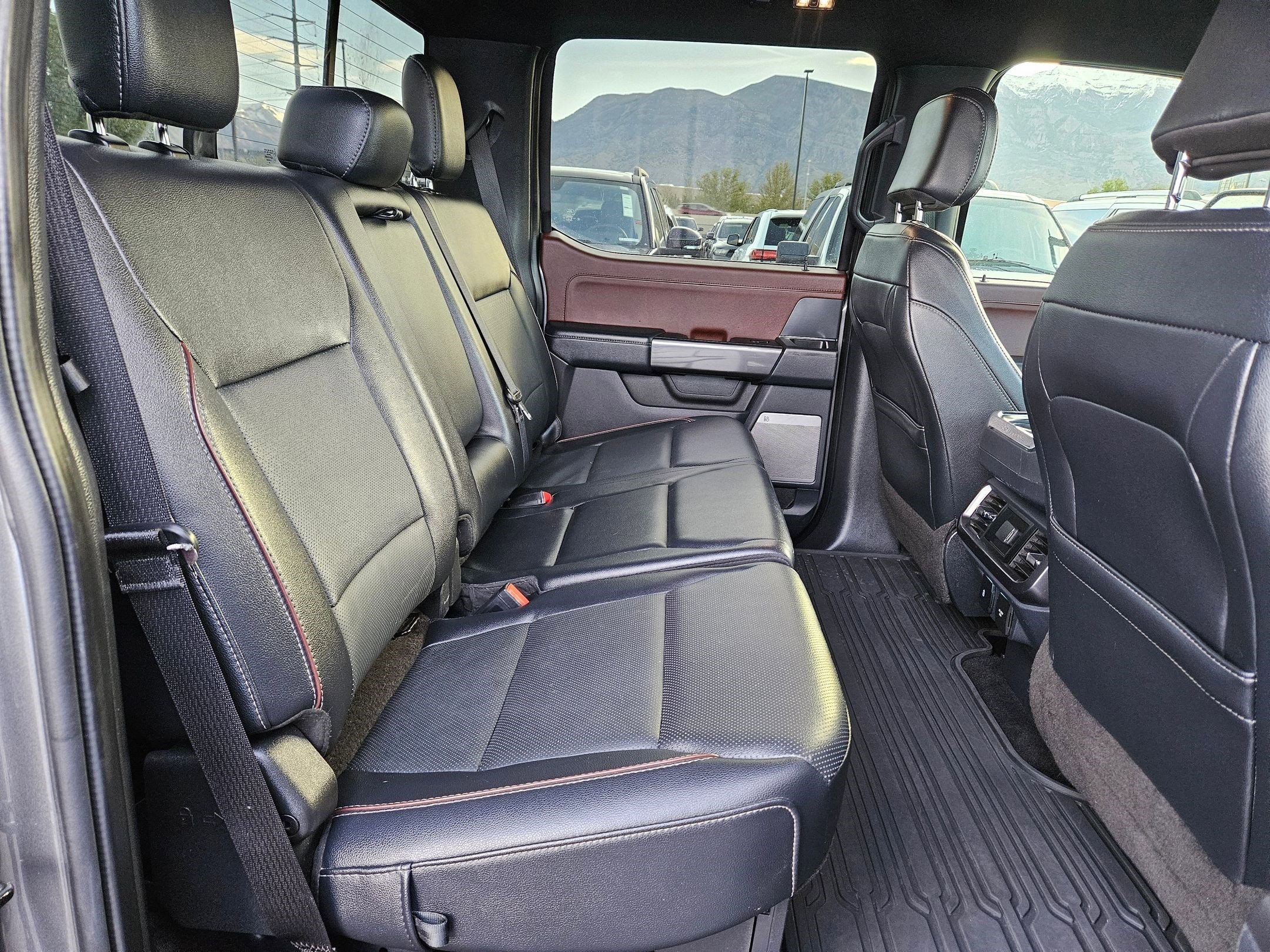 Used 2023 Gray Metallic Ford LARIAT image 29