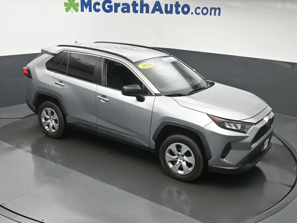 Used 2020 Silver Toyota LE image 3