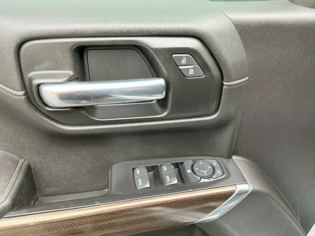 Used 2021 SILVER ICE METALLIC Chevrolet RST image 10