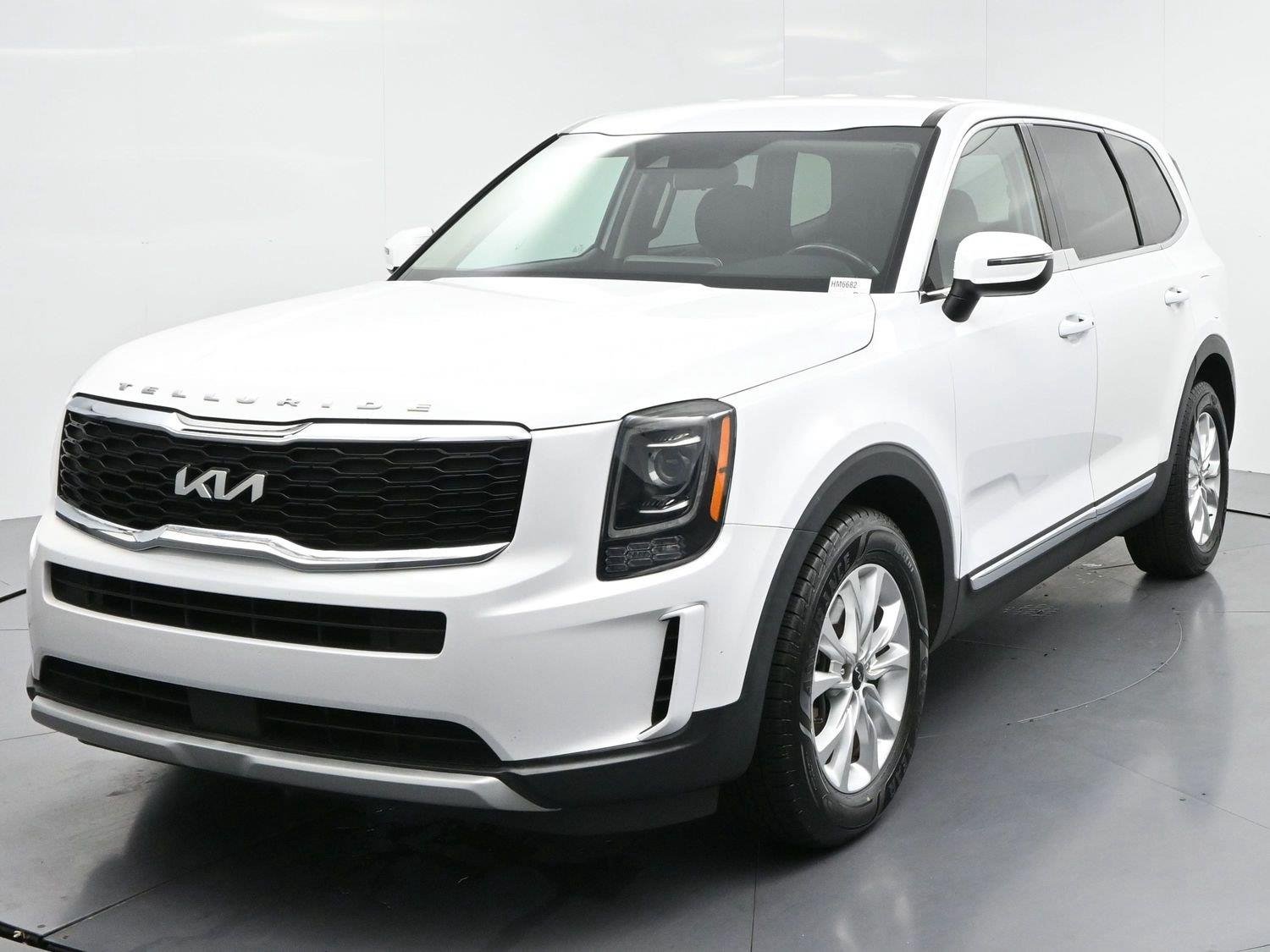Used 2022 Glacial White Pearl Kia LX image 3