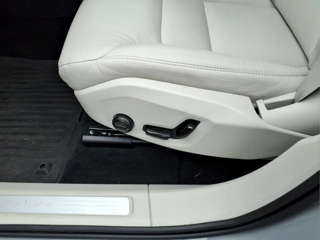 Used 2025 Gray Volvo T8 Plus image 20