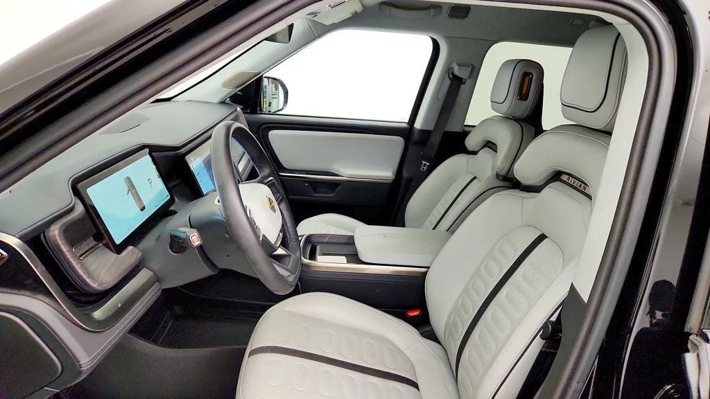 Used 2025 Midnight Rivian Adventure Dual-Motor Large Pack image 19