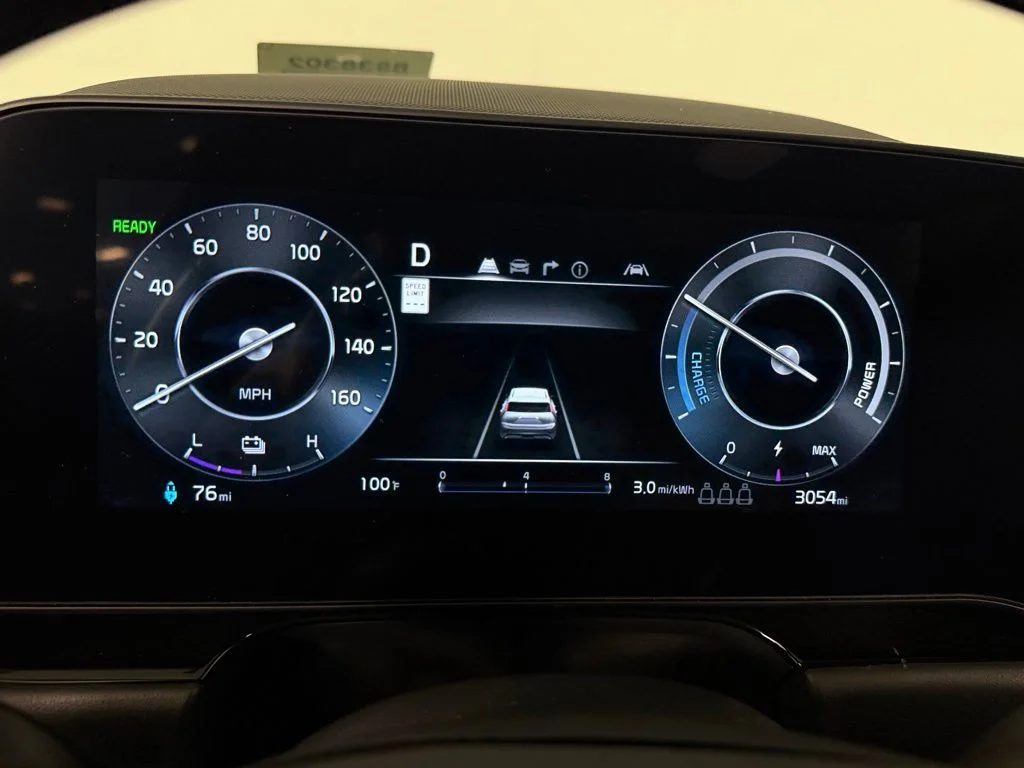 Used 2025 Black Kia Wind image 18