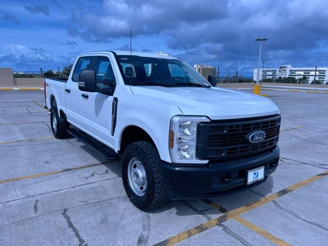 New 2025 OXFORD WHITE Ford XL Crew Cab w/6.75