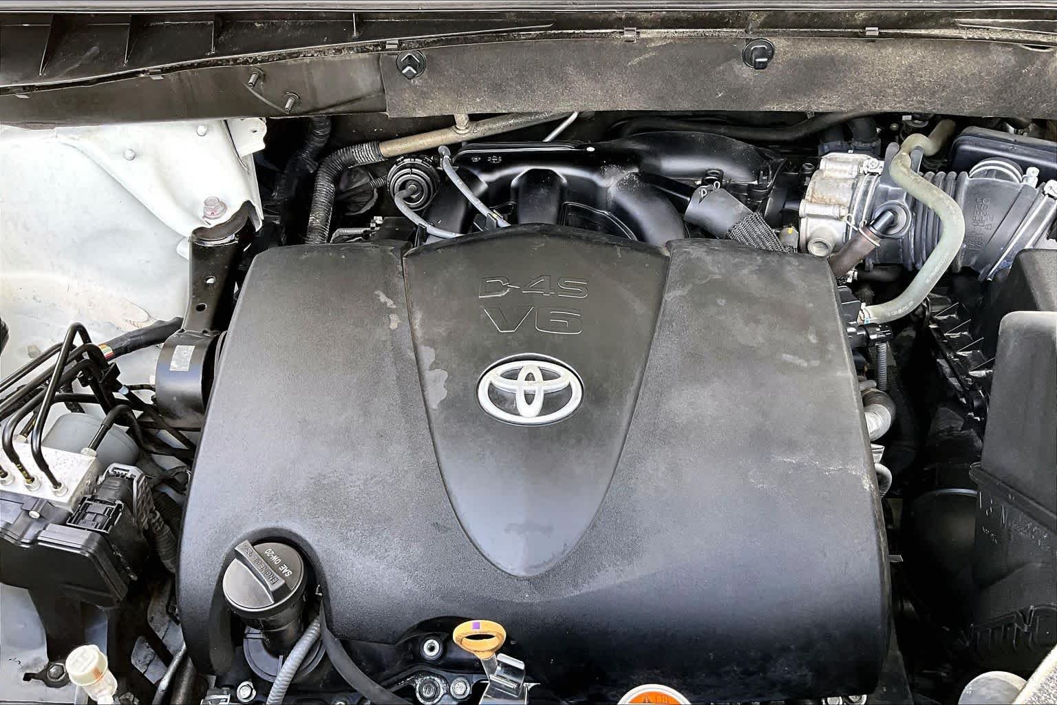 Used 2018 Blizzard Pearl Toyota SE image 48