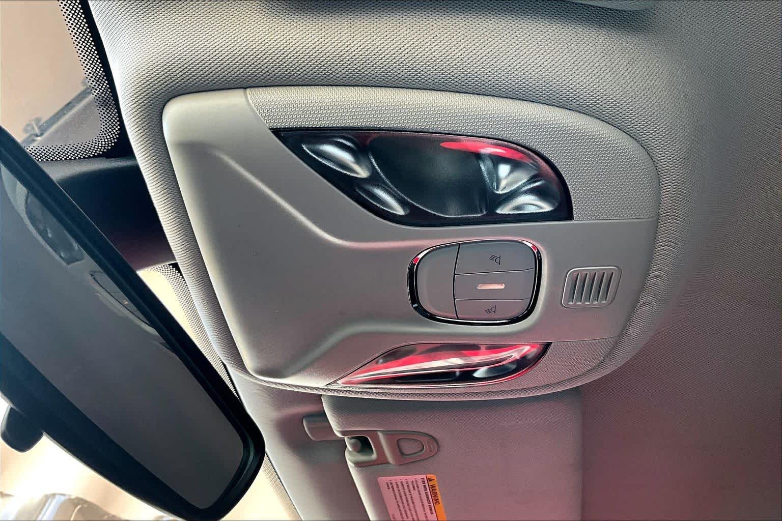Used 2018 Redline Pearlcoat Jeep Latitude image 35