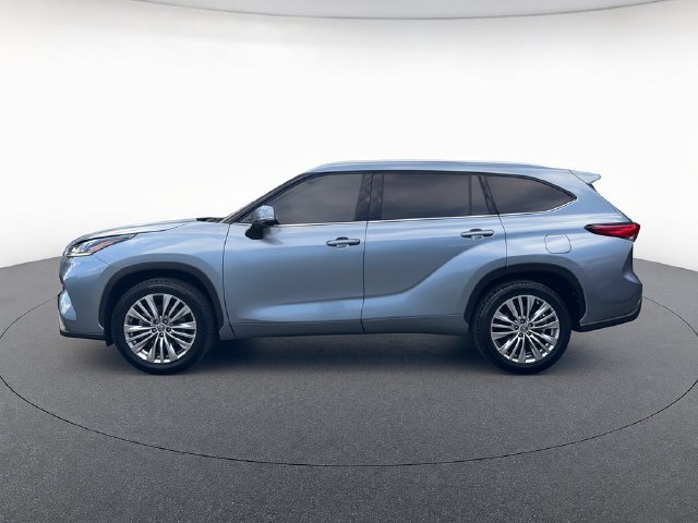 Certified Used 2023  Toyota Platinum image 3