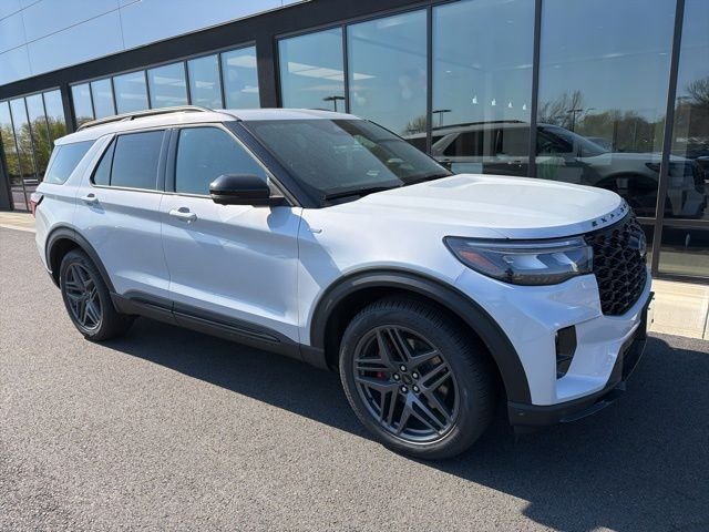New 2026 Space White Metallic Ford ST-Line image 1