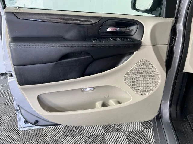 Used 2019 Silver Dodge SE image 14