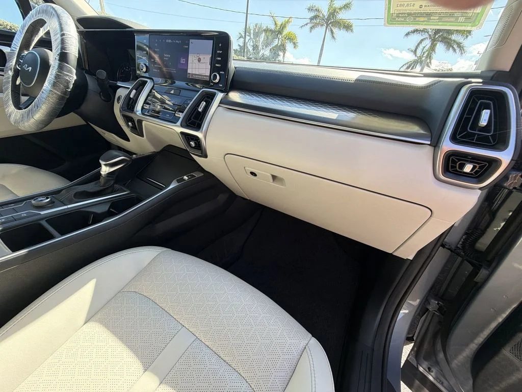 Used 2023 Silver Kia S image 36