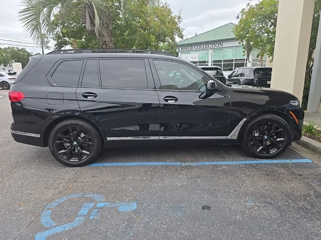 Used 2022 Black BMW xDrive40i image 3