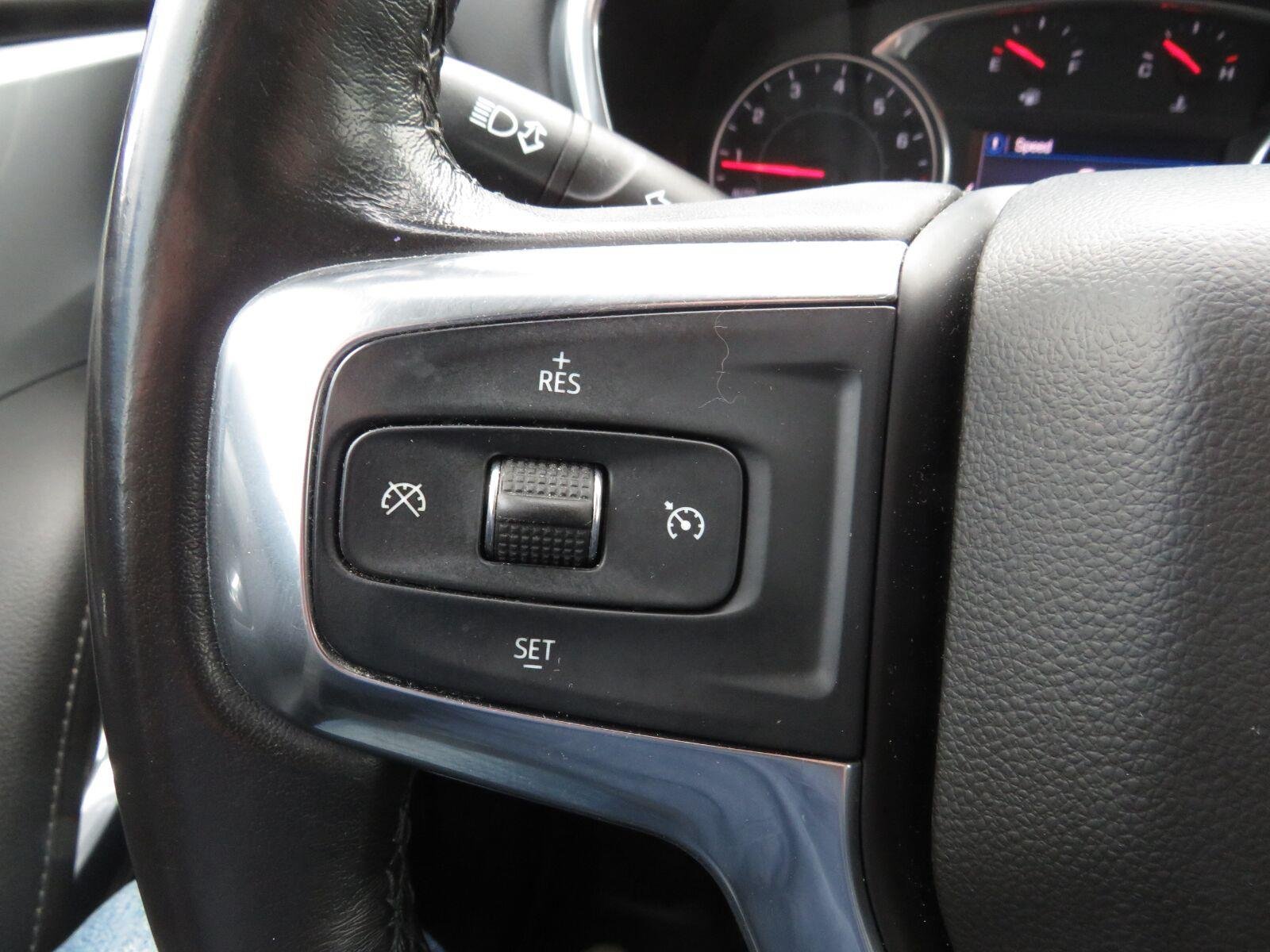 Used 2019 Summit White Chevrolet  image 27