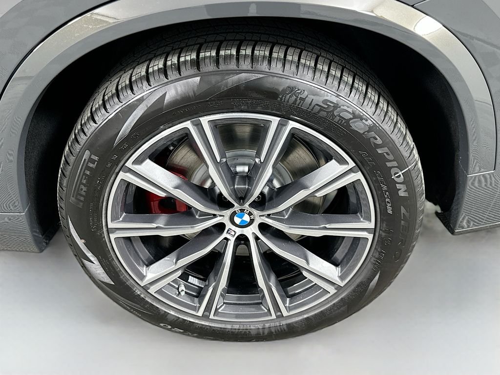New 2026 Dravit Grey Metallic BMW xDrive50e image 23