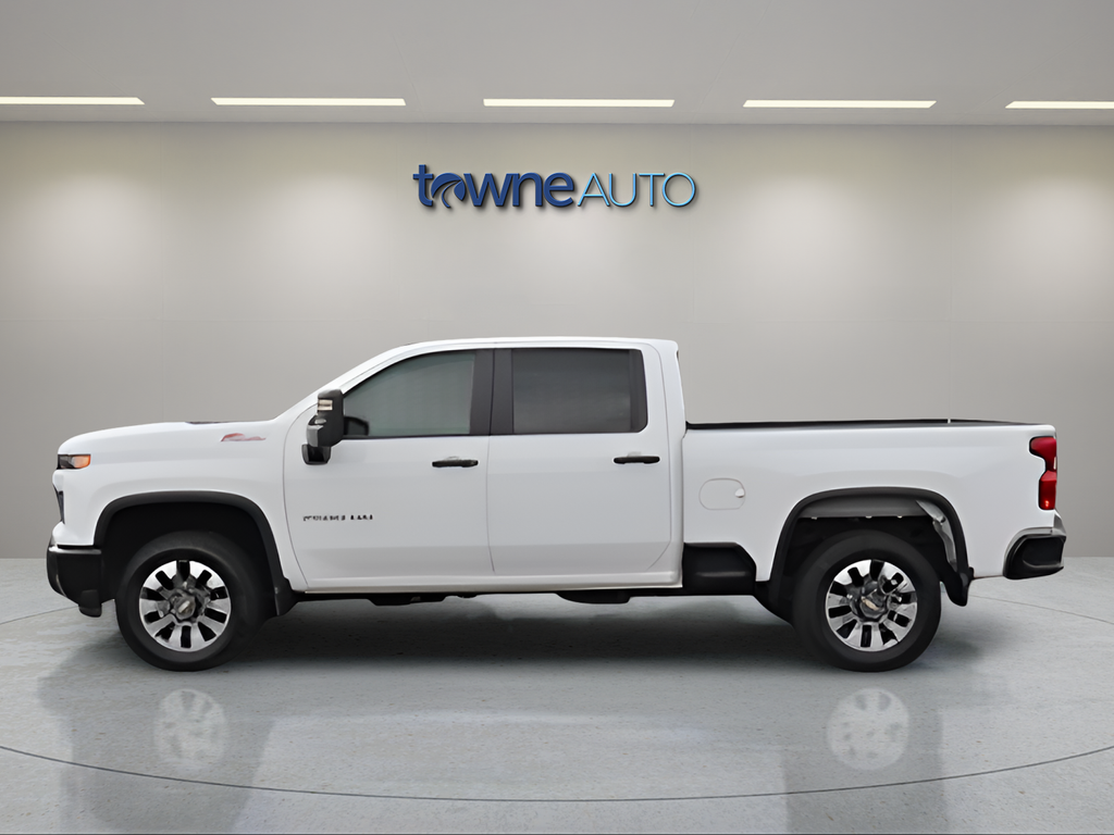 Used 2025 White Chevrolet Custom image 4