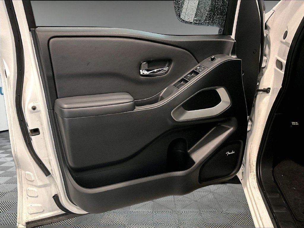 Used 2024 White Nissan SL image 9
