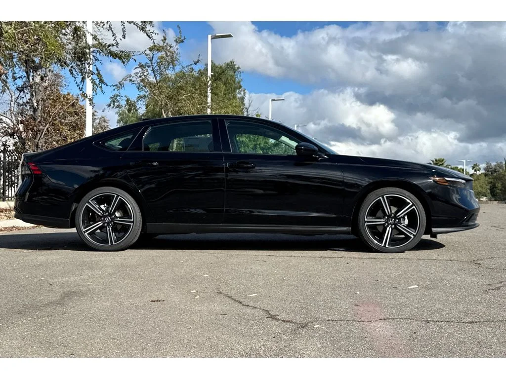 New 2026 Crystal Black Pearl Honda SE image 3