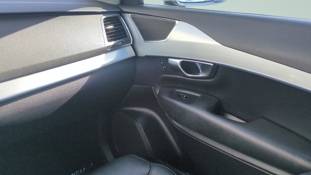 Used 2017 Gray Volvo T5 Momentum image 13