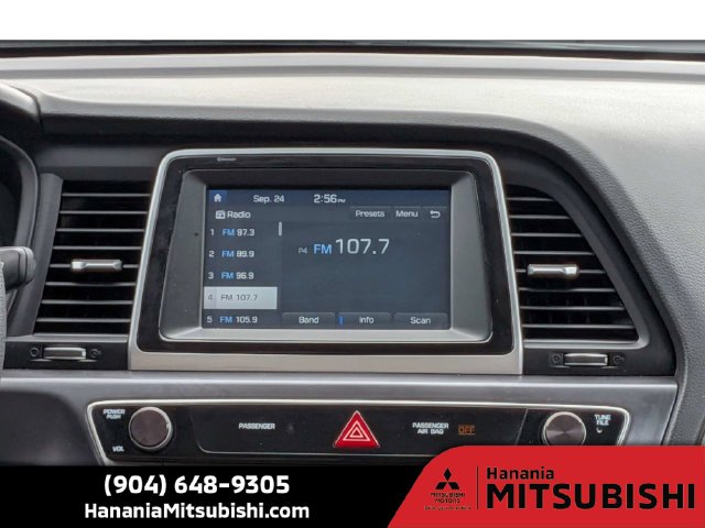 Used 2018 Black Hyundai SE image 15