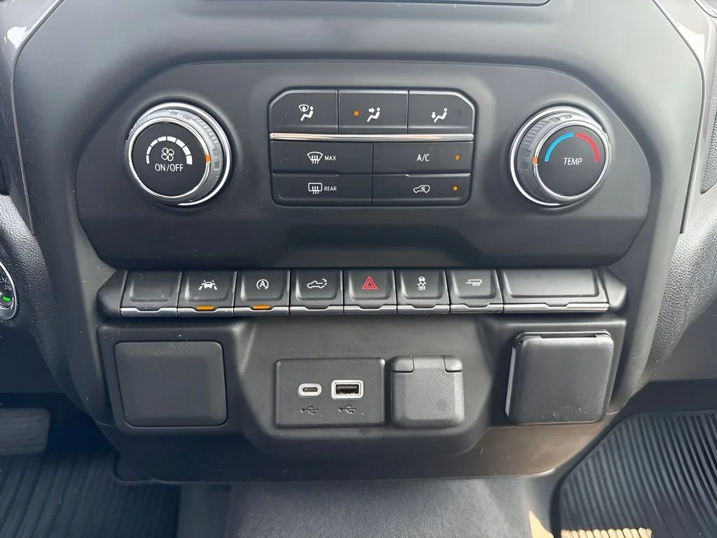 Used 2023 White Chevrolet Custom image 19