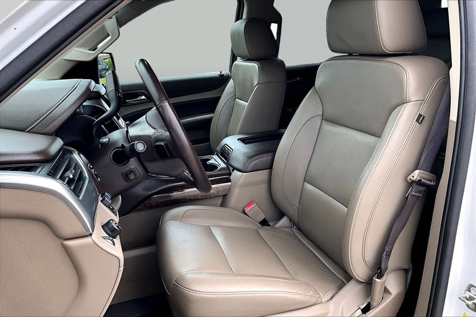 Used 2019 Iridescent Pearl Tricoat Chevrolet LT image 7