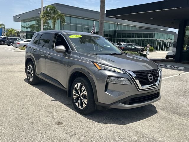 Used 2023 Gray Nissan SV image 5