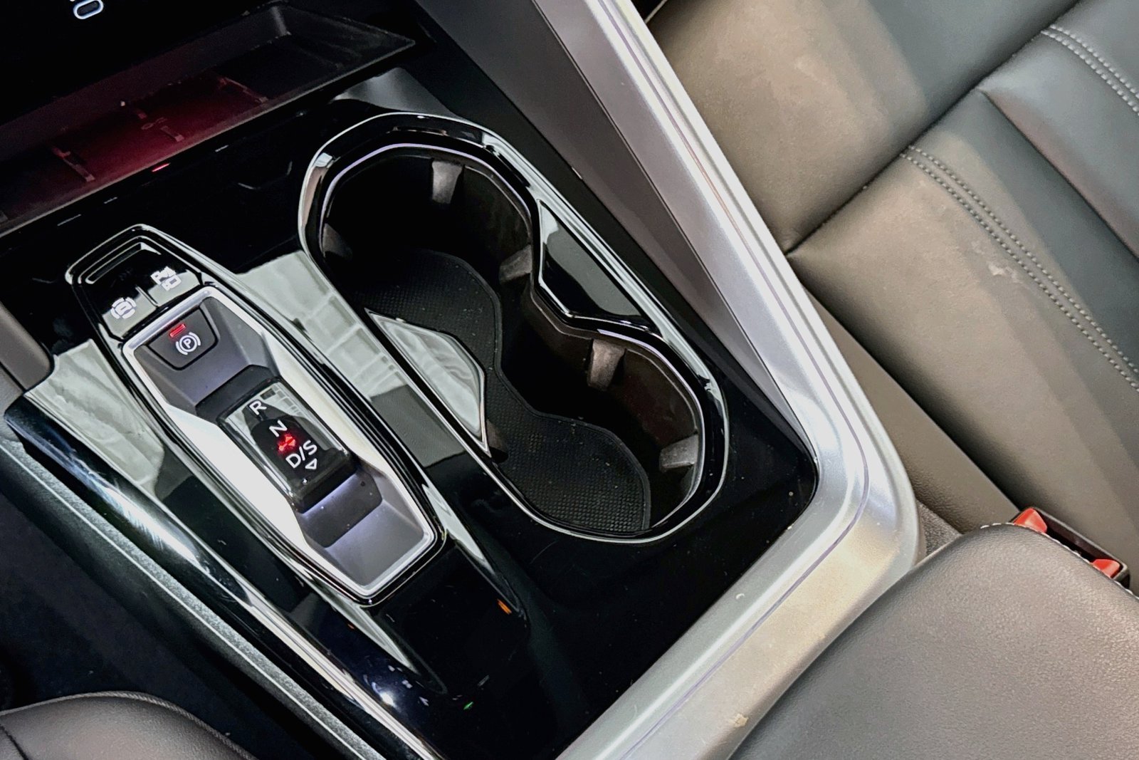 Used 2025 Glacier White Metallic Audi Premium image 15
