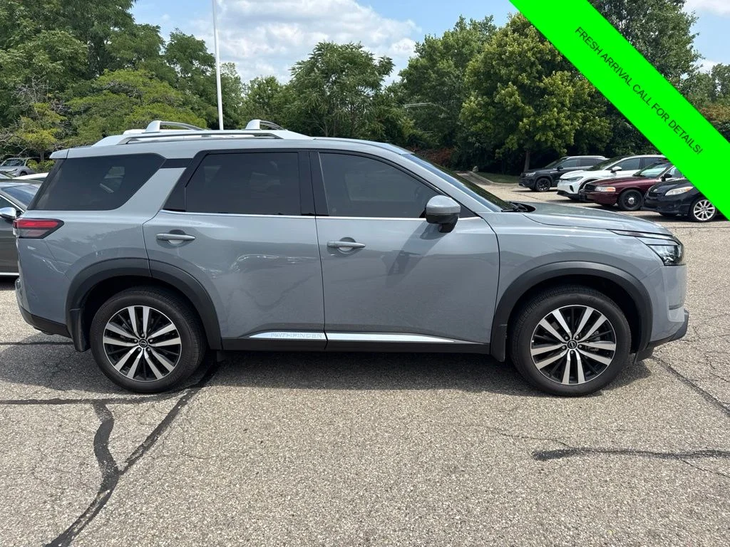 Used 2025 Gray Nissan Platinum image 7