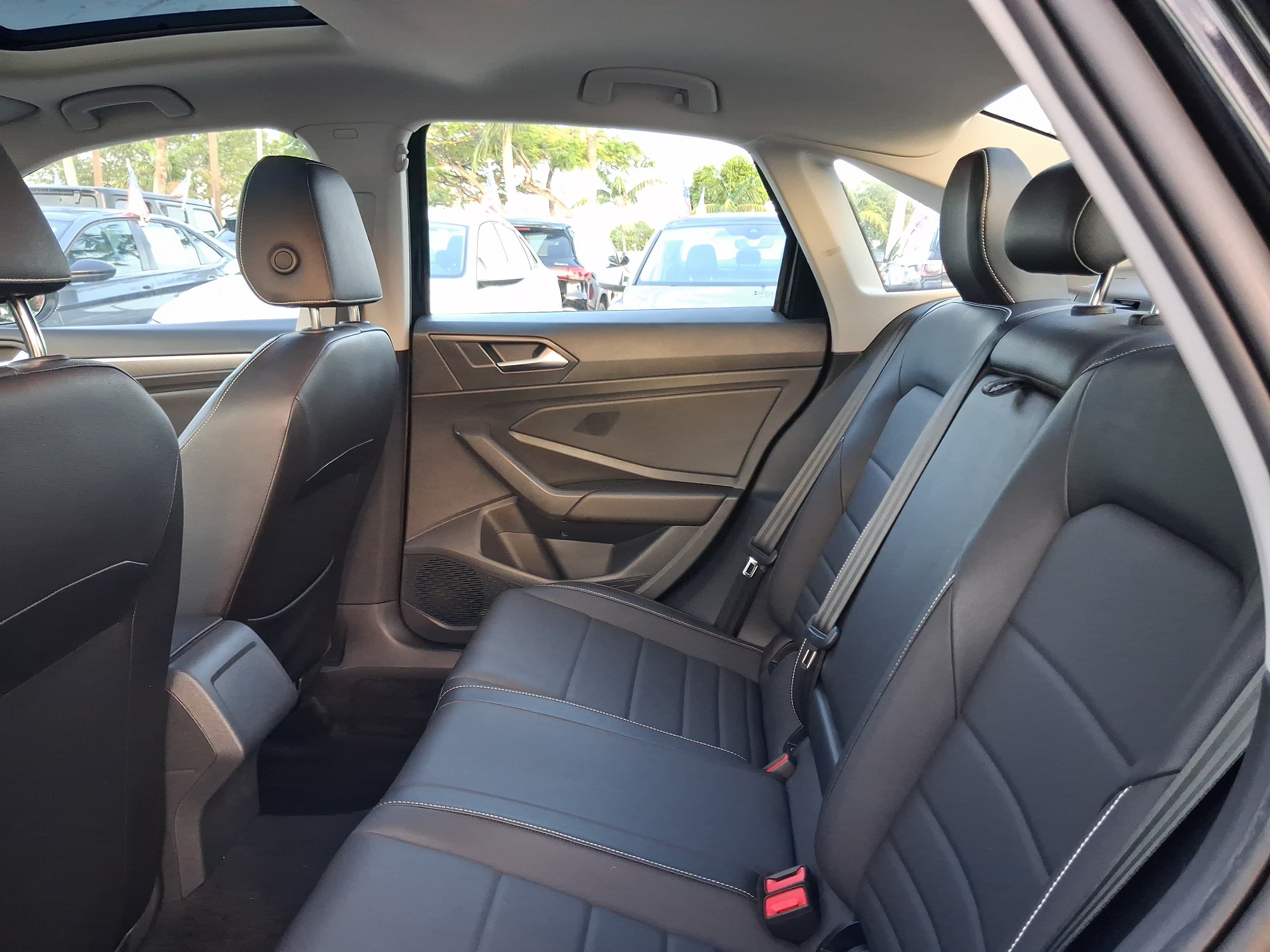 Certified Used 2023  Volkswagen 1.5T SE image 8