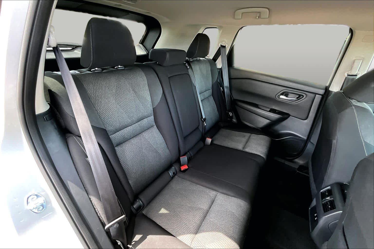 2025 Nissan Rogue SV - Photo 20