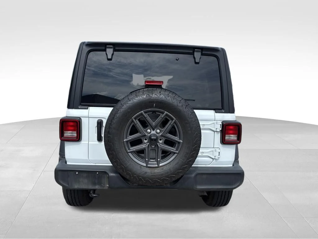 Used 2024 White Jeep Sport S image 4