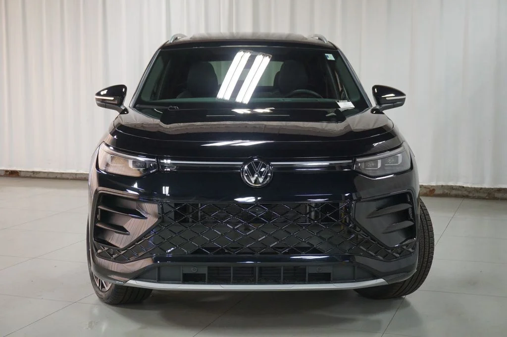 Certified Used 2025 Deep Black Pearl Volkswagen 2.0T SEL R-Line image 5