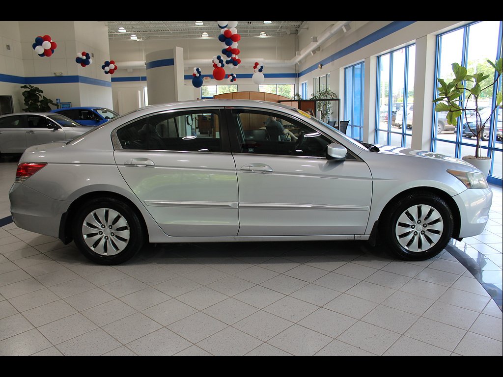 Used 2008 Alabaster Silver Metallic Honda LX image 4