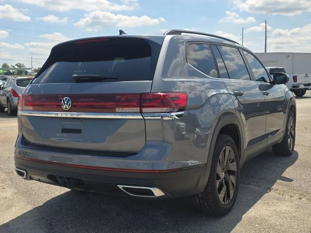 Used 2024  Volkswagen 2.0T SE w/Technology image 6