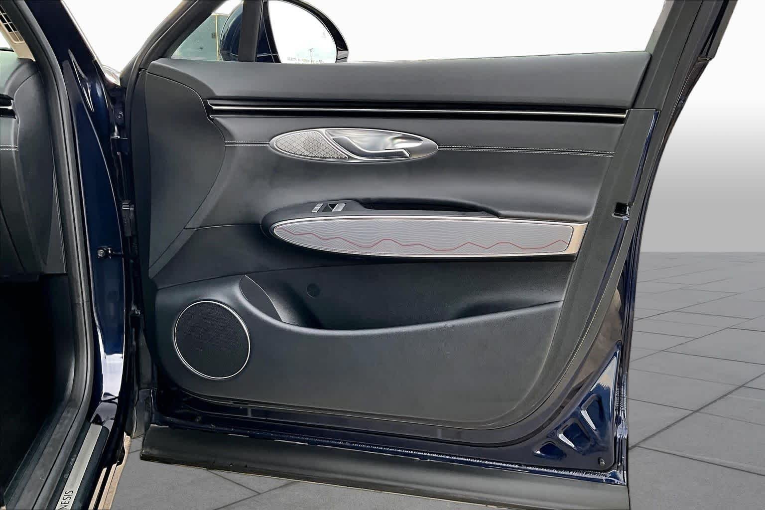 Used 2024 Capri Blue Genesis 2.5T image 22