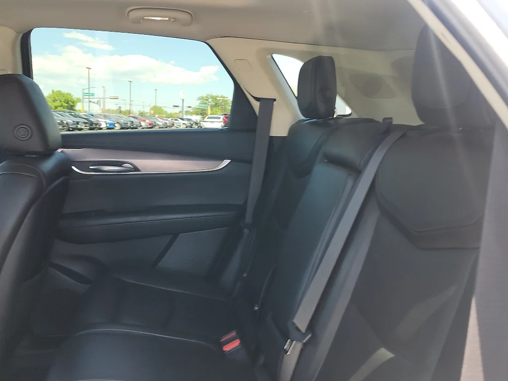Used 2019 Crystal White Tricoat Cadillac Premium Luxury AWD image 12