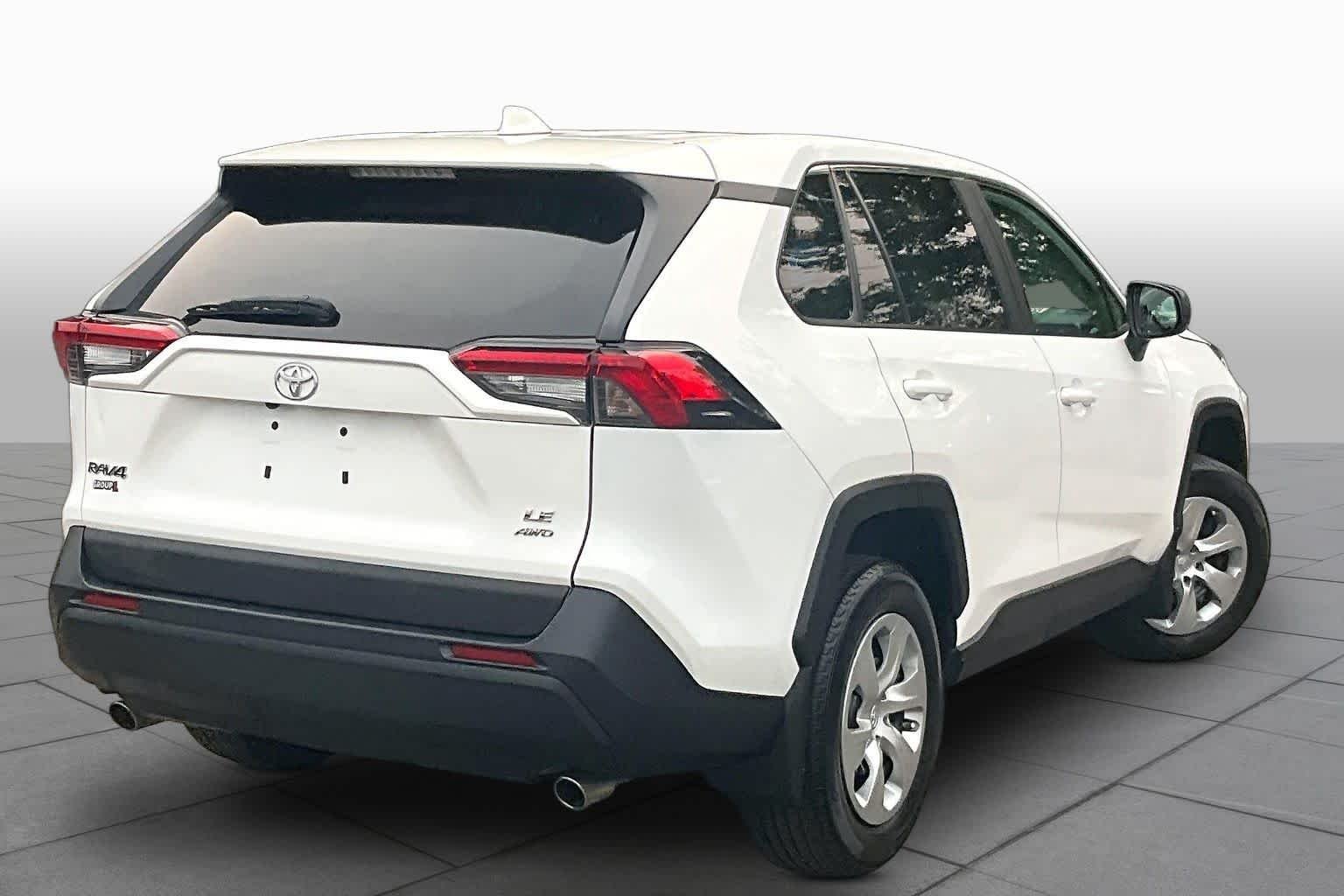 Used 2023 Ice Cap Toyota LE image 13